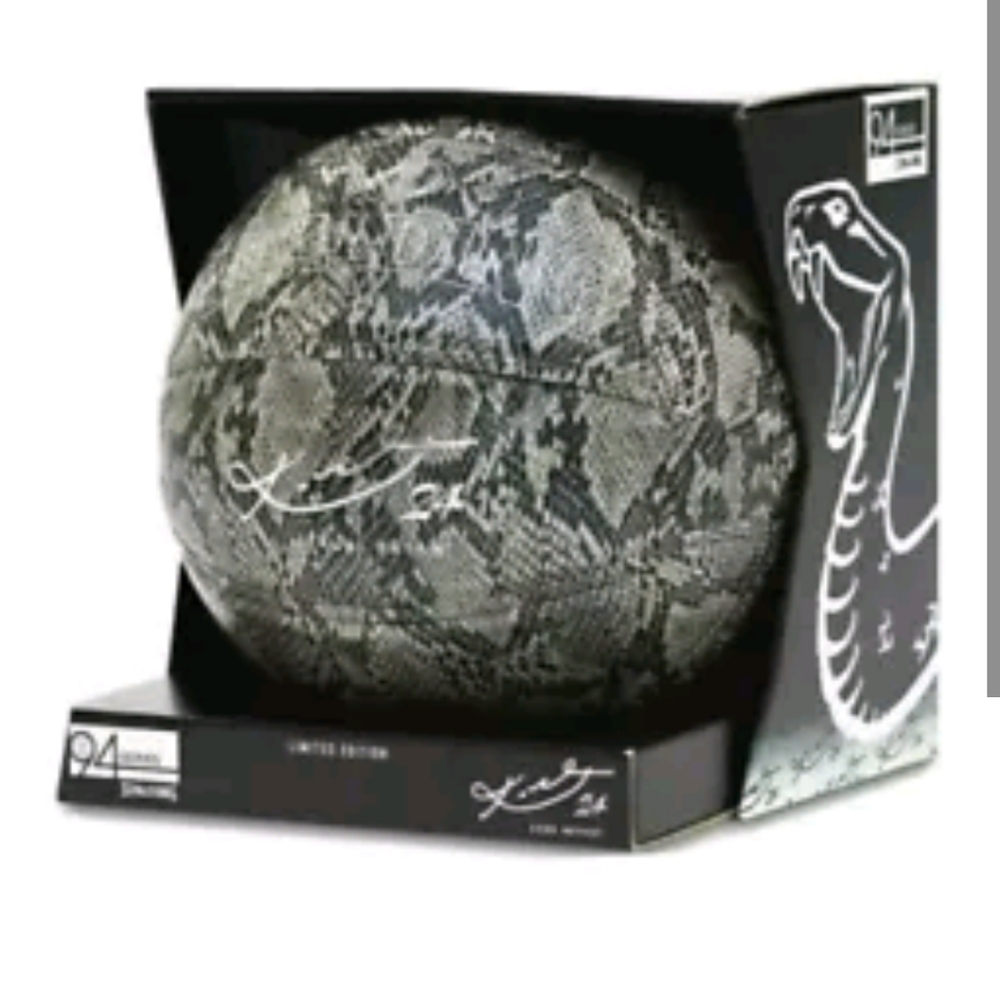 Limited edition Kobe bryant Black Mamba Basketball